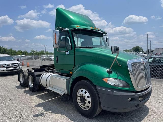 Image of International ProStar Plus 122 equipment image 3