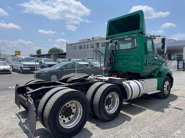 Image of International ProStar Plus 122 equipment image 2