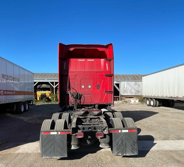 Image of International LT625 equipment image 3