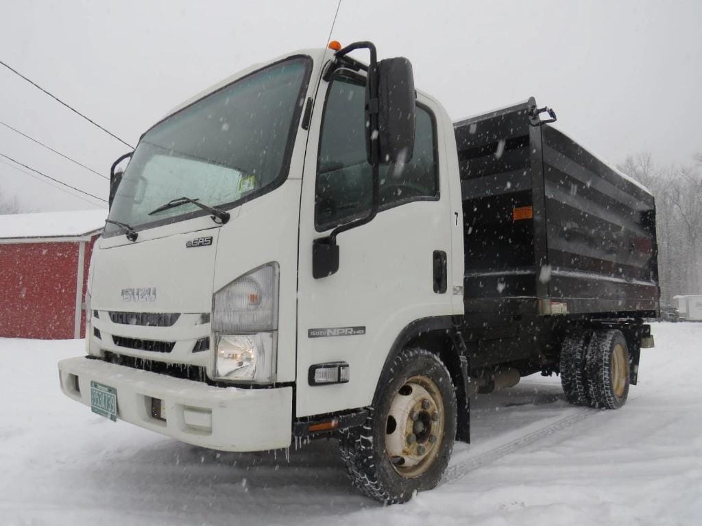 2018 Isuzu NPR Equipment Image0
