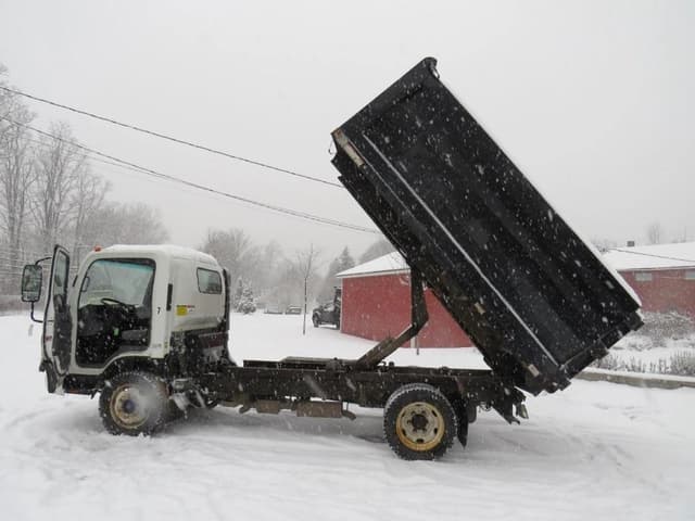 Image of Isuzu NPR equipment image 4