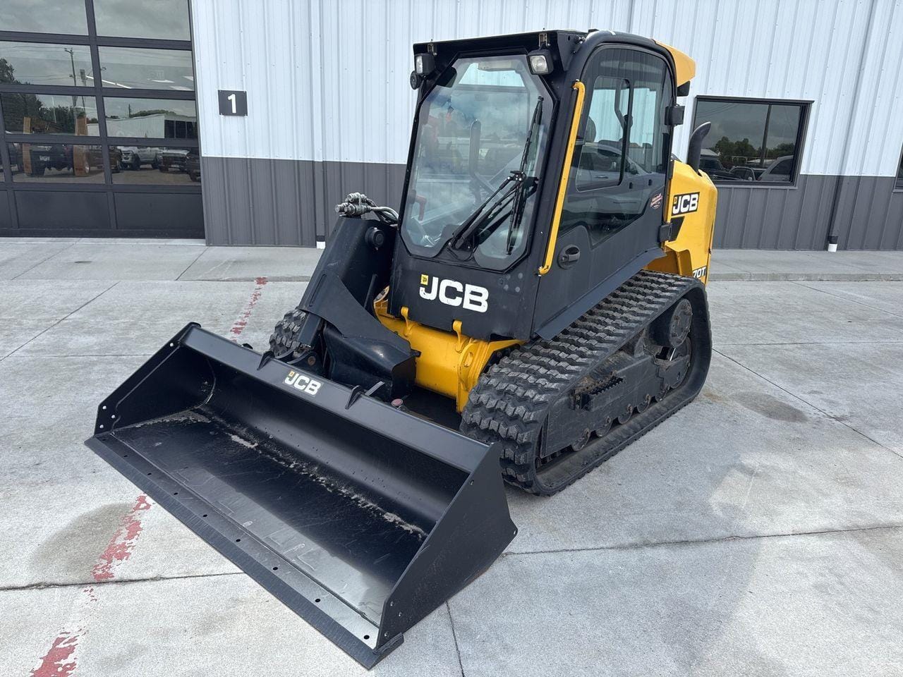 2018 JCB 270T Equipment Image0