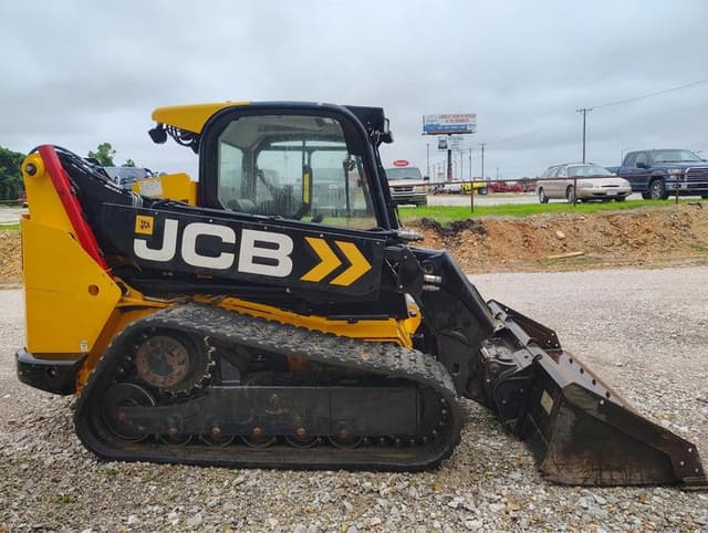 Image of JCB 3TS-8T equipment image 2