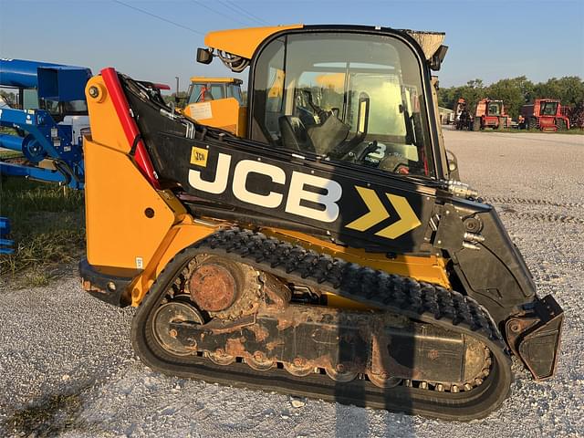 Image of JCB 3TS-8T equipment image 3