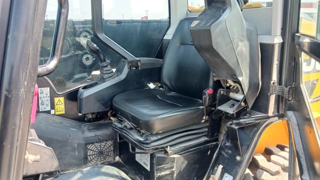 Image of JCB 3TS-8W equipment image 4