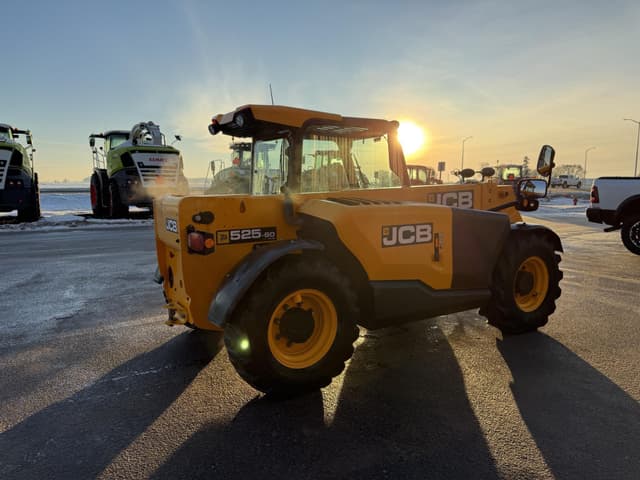 Image of JCB 525-60 Agri Plus equipment image 2