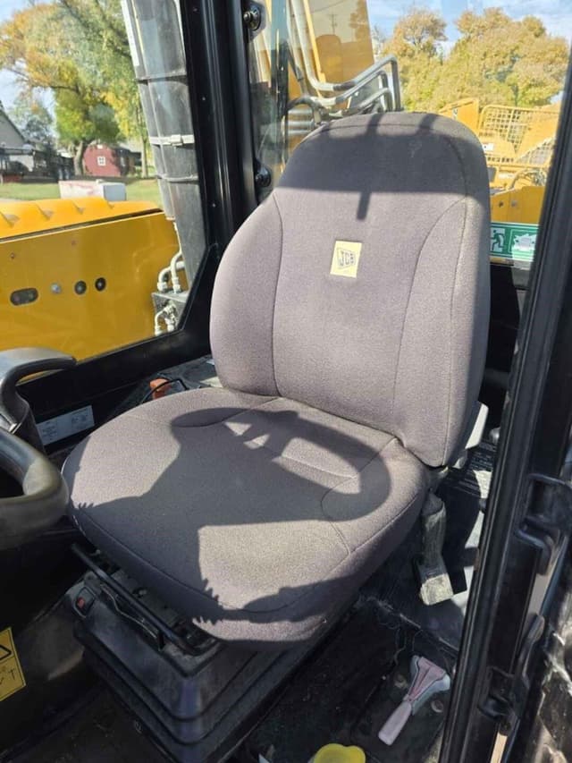 Image of JCB 525-60 Agri Plus equipment image 4
