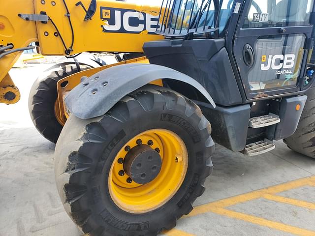 Image of JCB 560-80 Agri Super equipment image 3