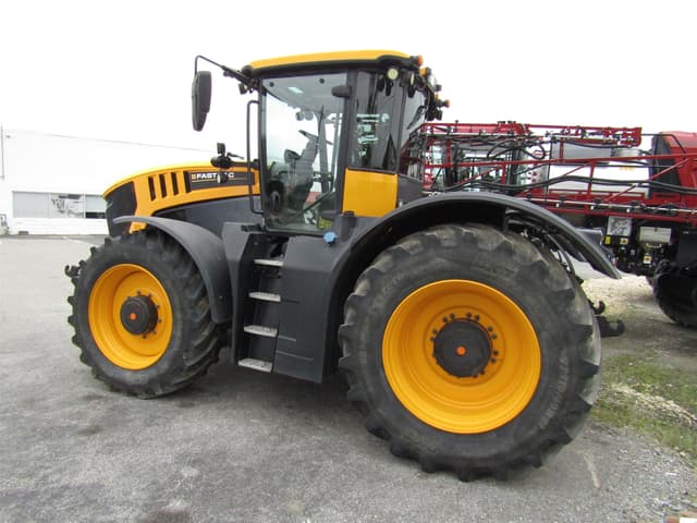 Image of JCB Fastrac 8330 equipment image 4