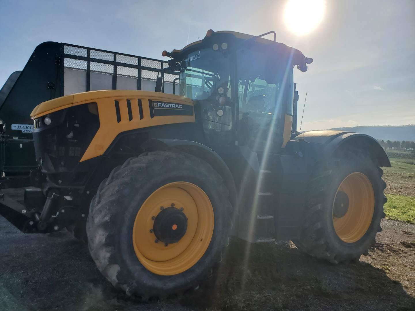 2018 JCB Fastrac 8330 Equipment Image0