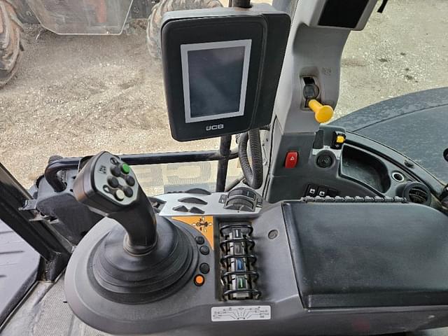 Image of JCB Fastrac 8330 equipment image 4