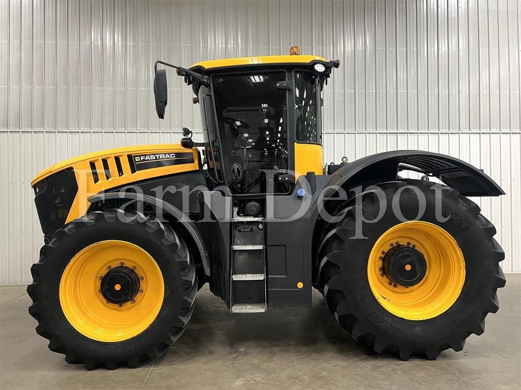 2018 JCB Fastrac 8330 Equipment Image0