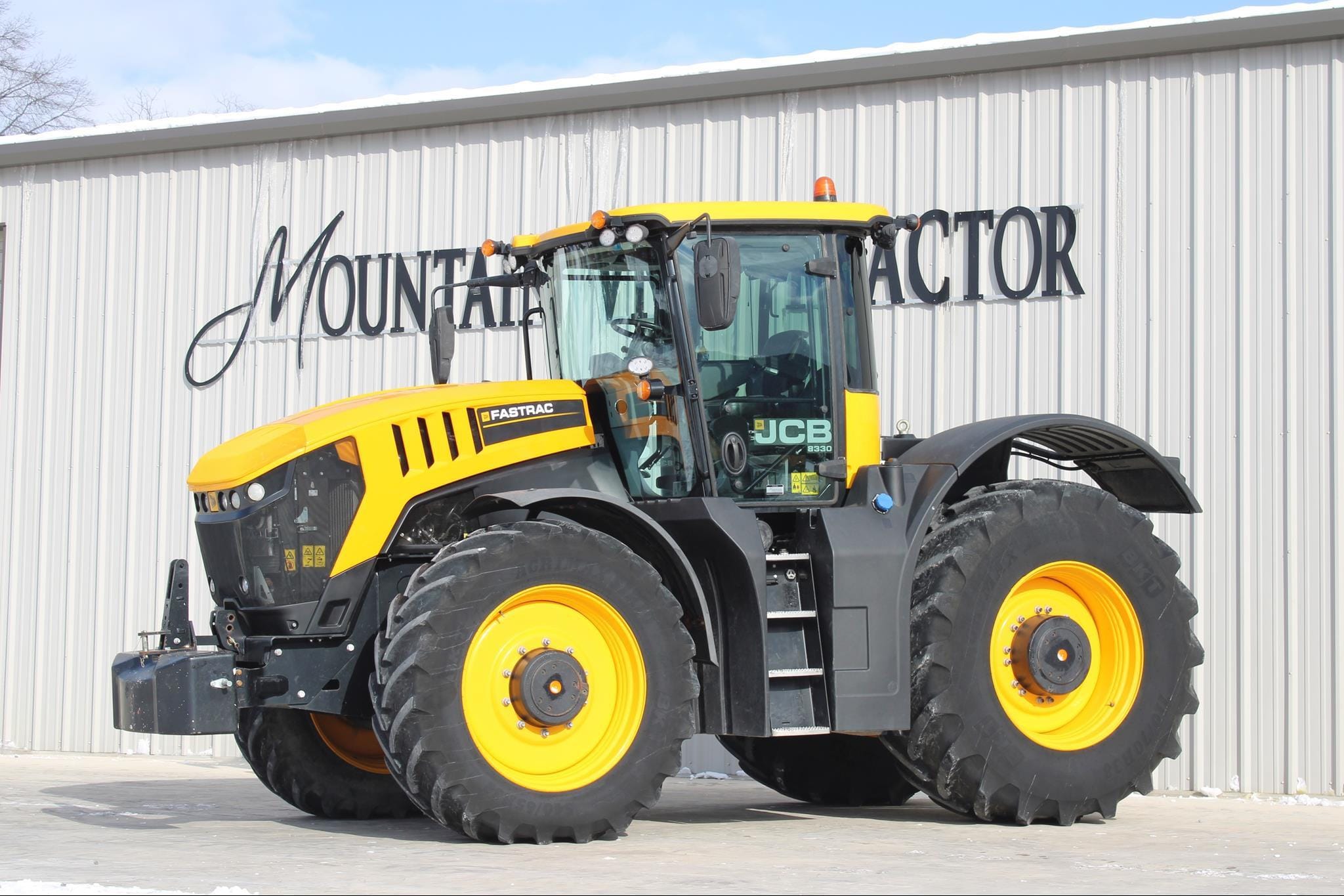 2018 JCB Fastrac 8330 Equipment Image0