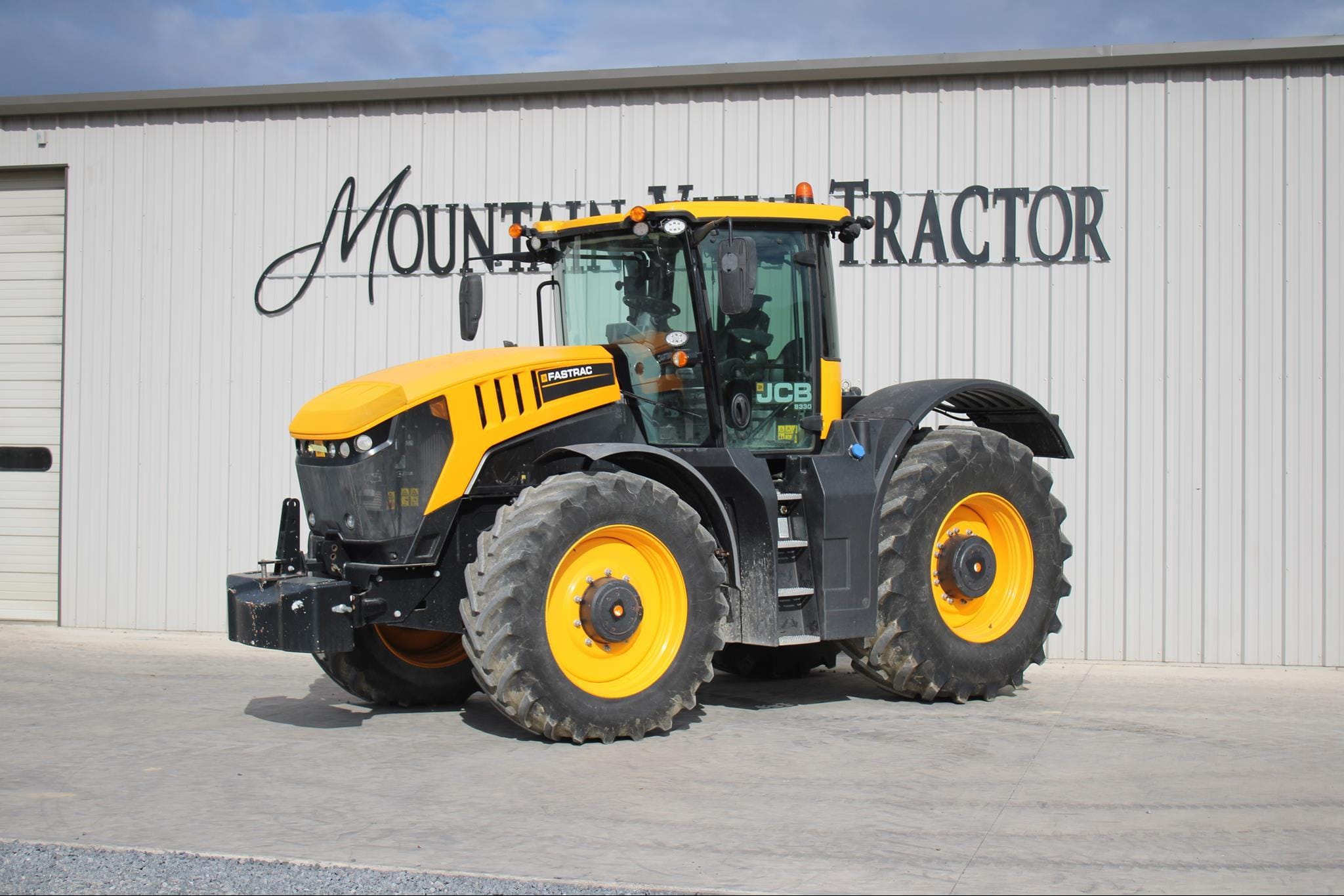 2018 JCB Fastrac 8330 Equipment Image0