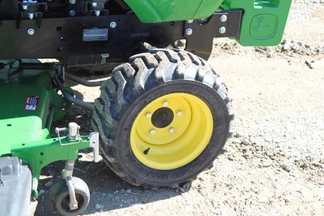 Image of John Deere 1025R equipment image 3