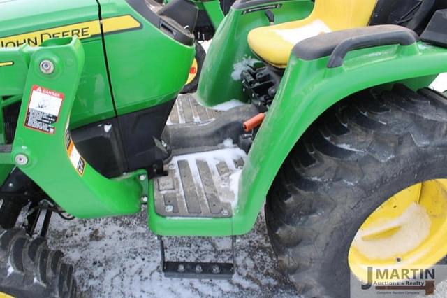 Image of John Deere 3025E equipment image 4