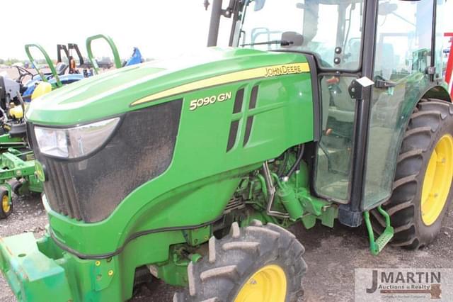 Image of John Deere 5090GN equipment image 4