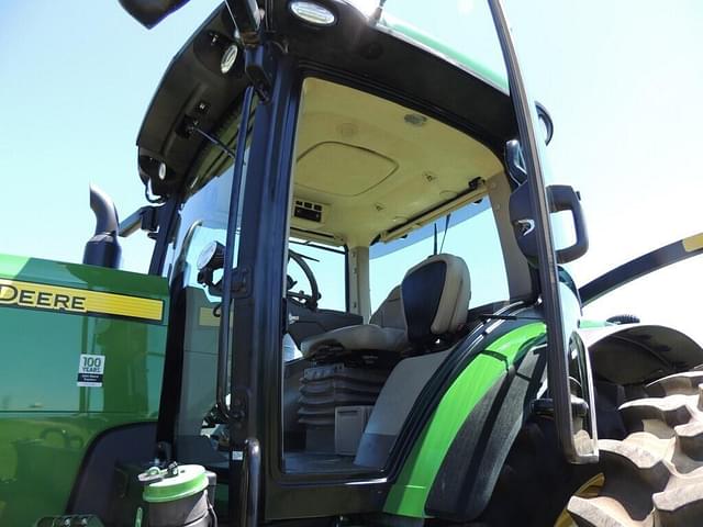 Image of John Deere 8320R equipment image 4