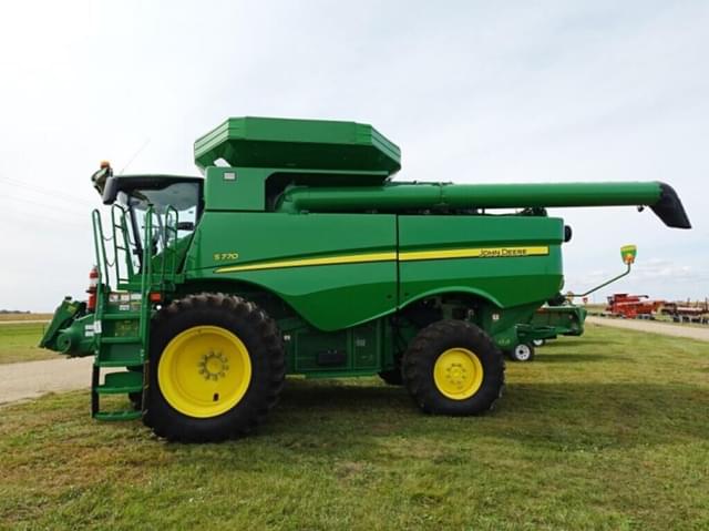 Image of John Deere S770 equipment image 1