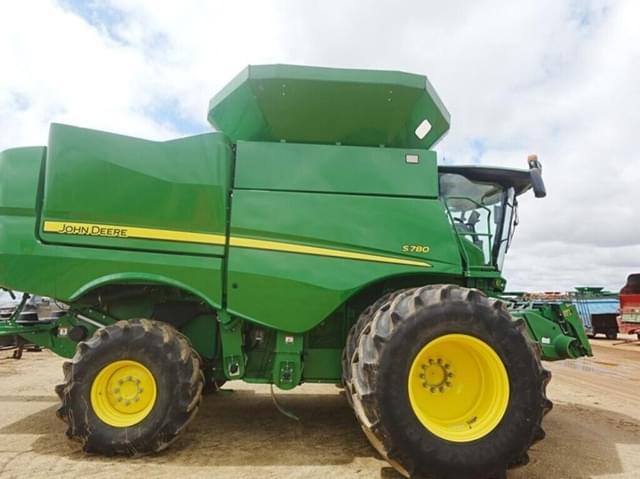 Image of John Deere S780 equipment image 2