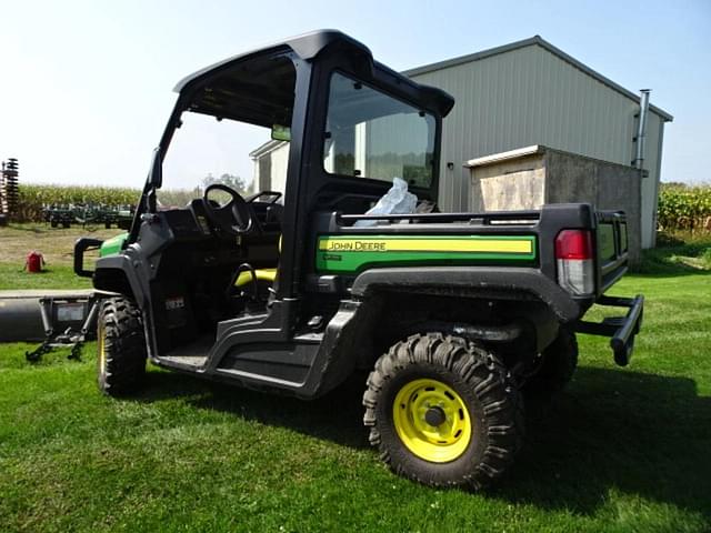 Image of John Deere XUV 835M equipment image 2