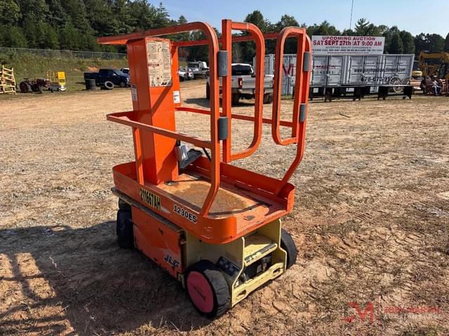 Image of JLG 1230ES equipment image 2