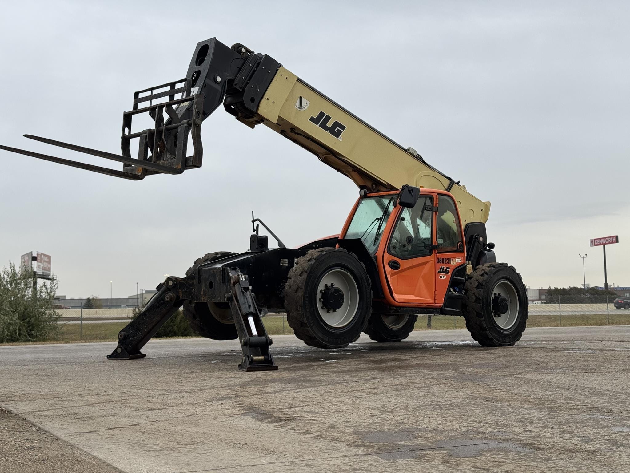 2018 JLG 1255 Equipment Image0