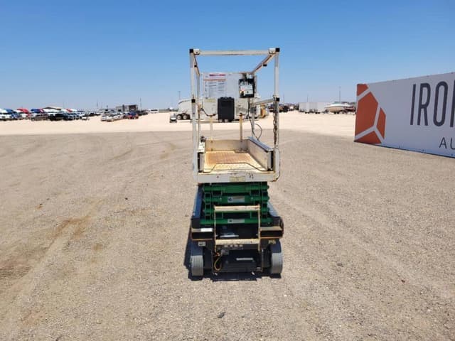 Image of JLG 1932R equipment image 3