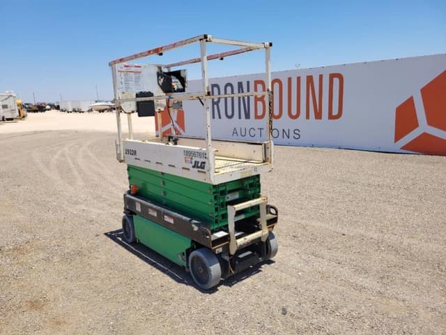 Image of JLG 1932R equipment image 2