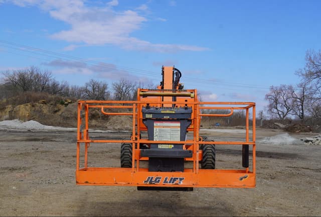 Image of JLG 460SJ equipment image 3
