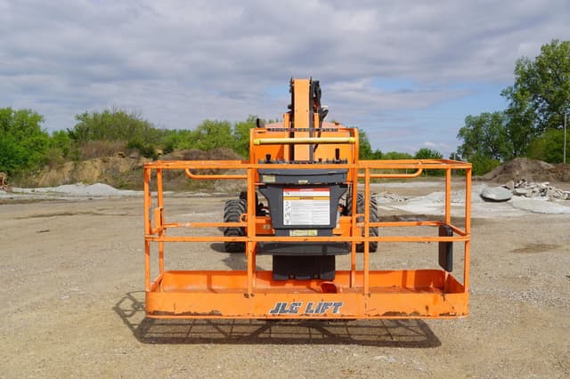 Image of JLG 460SJ equipment image 2