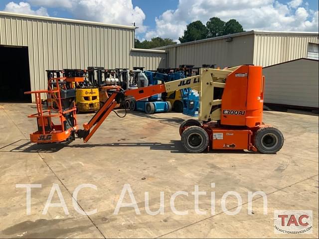 Image of JLG E300AJ equipment image 1