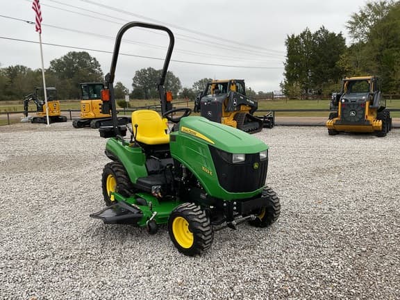 Image of John Deere 1023E equipment image 3