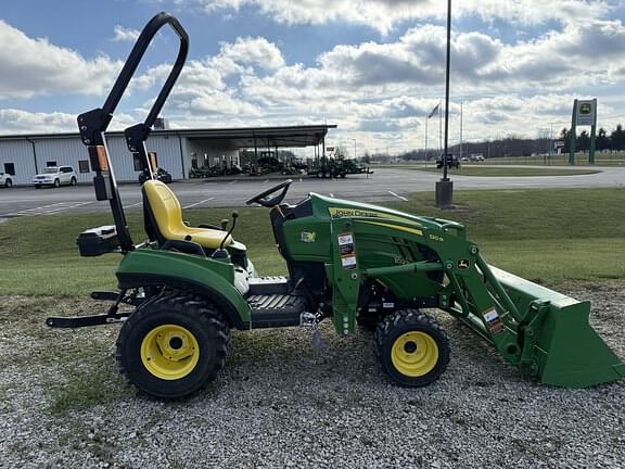 Image of John Deere 1023E equipment image 3