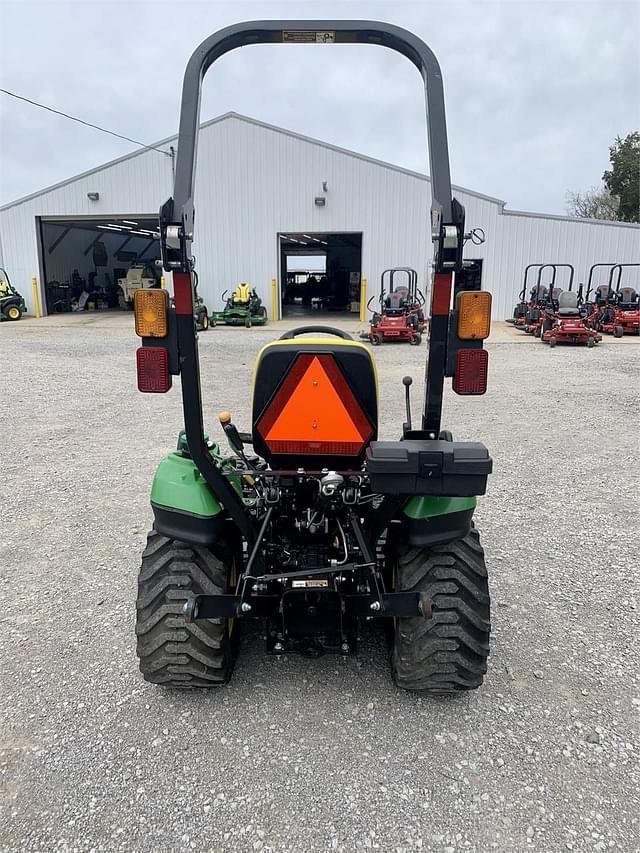 Image of John Deere 1023E equipment image 3