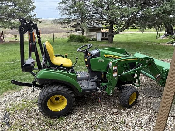 Image of John Deere 1023E equipment image 3
