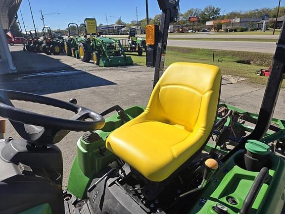 Image of John Deere 1023E equipment image 4