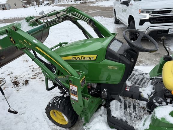 Image of John Deere 1023E equipment image 3