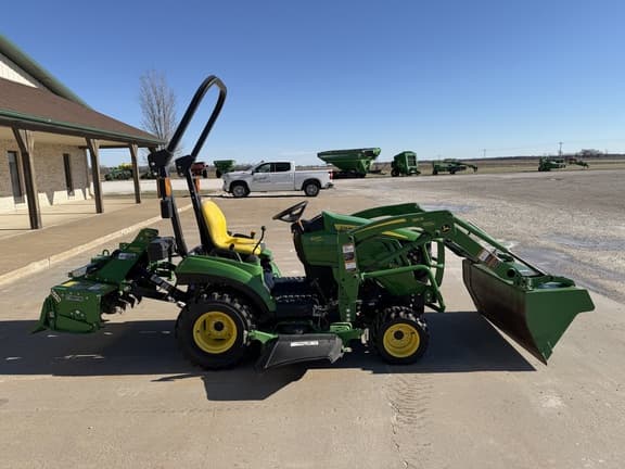 Image of John Deere 1023E equipment image 3
