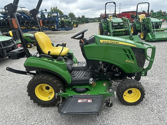 Image of John Deere 1023E equipment image 4