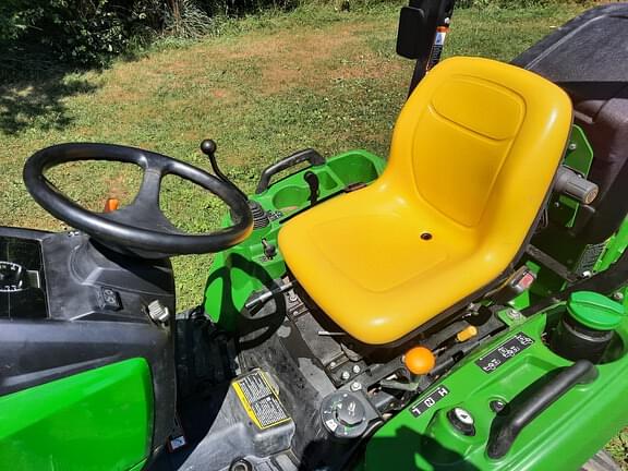 Image of John Deere 1023E equipment image 4