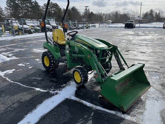 Image of John Deere 1023E equipment image 4