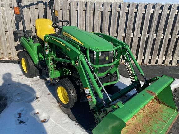 Image of John Deere 1023E equipment image 3