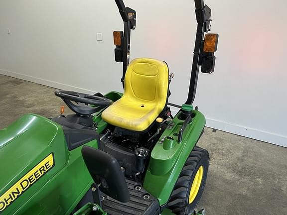 Image of John Deere 1023E equipment image 3