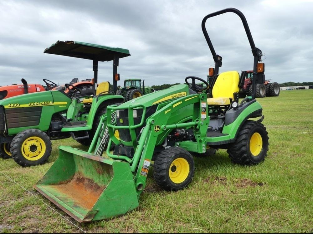 2018 John Deere 1025R Equipment Image0