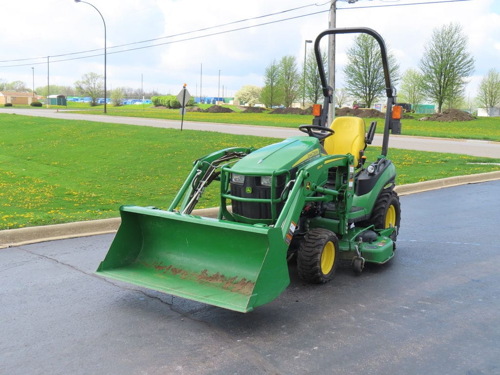 2018 John Deere 1025R Equipment Image0