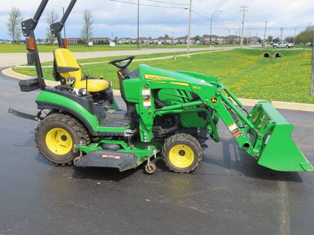 Image of John Deere 1025R equipment image 3