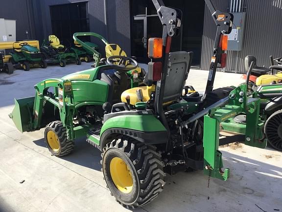 Image of John Deere 1025R equipment image 3