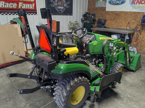 Image of John Deere 1025R equipment image 2
