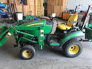 2018 John Deere 1025R Equipment Image0